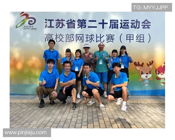 武汉网球队的默契配合揭秘：网球场上的团队精神与战术分析